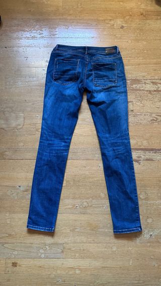 Pantalón vaquero Zara desgastado