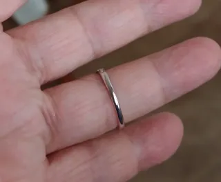 Anillo Plateado con Zafiro Azul