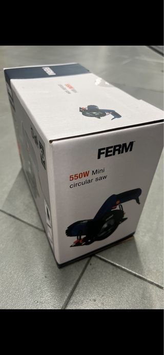 Mini sierra circular FERM 550W