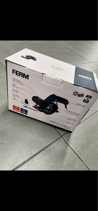 Mini sierra circular FERM 550W