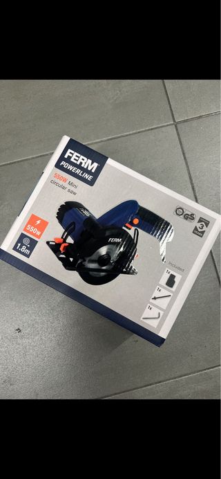 Mini sierra circular FERM 550W