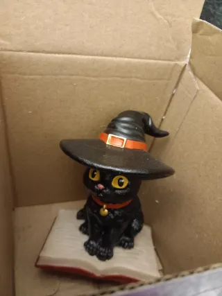 Figura Gato Brujo con Escoba