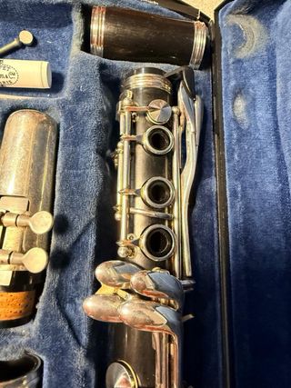 Clarinete Buffet E11 con estuche.