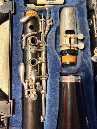 Clarinete Buffet E11 con estuche.
