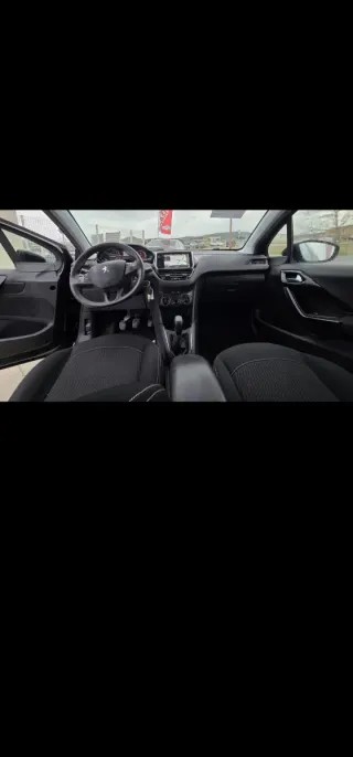 Peugeot 208 2016