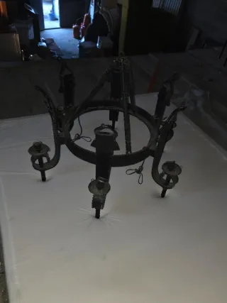 Lámpara Industrial ÚNICA - Viga de Hierro Antigua