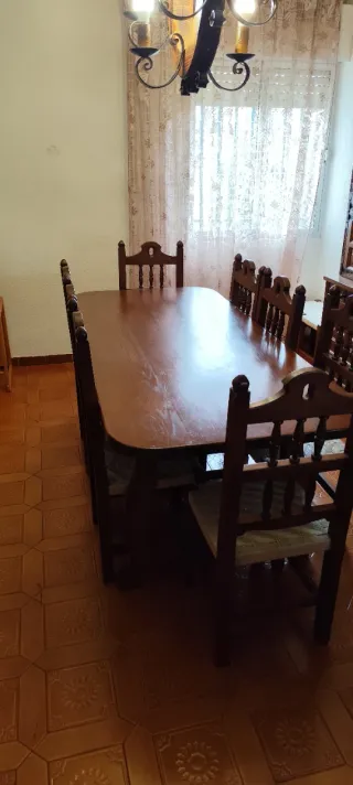 Set da pranzo con tavolo e 8 sedie in legno massello
