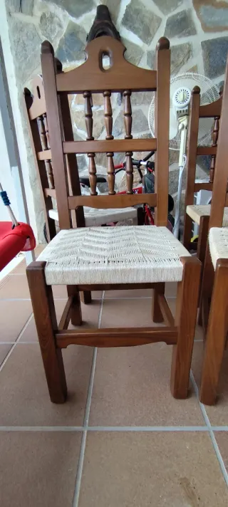 Set da pranzo con tavolo e 8 sedie in legno massello