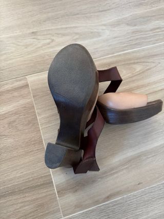 Sandalias tacón marrones y beige