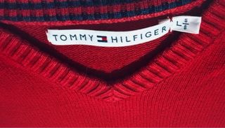 Jersey Tommy Hilfiger cuello pico burdeos