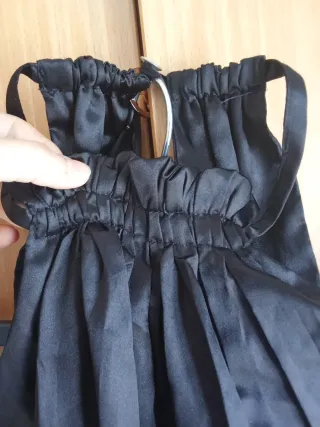 Vestido negro satinado fiesta