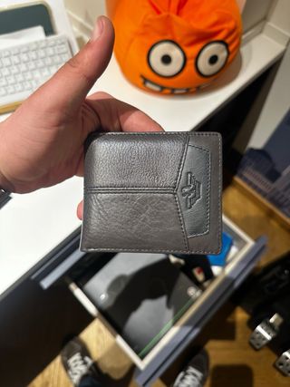 Cartera de cuero gris marron