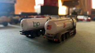 2 modellini camion cisterna scala 1:87