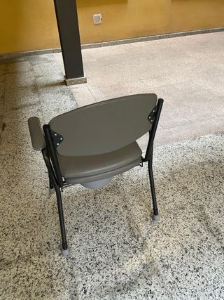 Silla WC portátil con reposabrazos