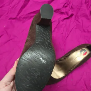 Zapatos de tacón Anne Klein ante marrón