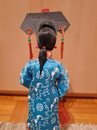 Bamboline in costume tradizionale