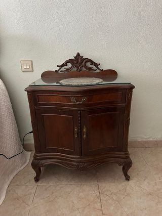 Habitación de nogal antigua