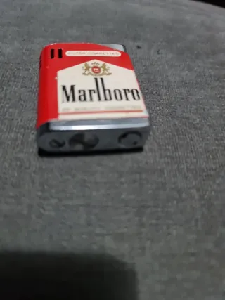 Mechero Marlboro Rojo