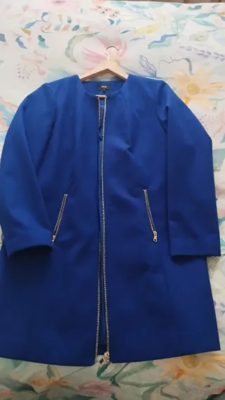 Lote 2 Cappotti, uno blu e uno rosso.