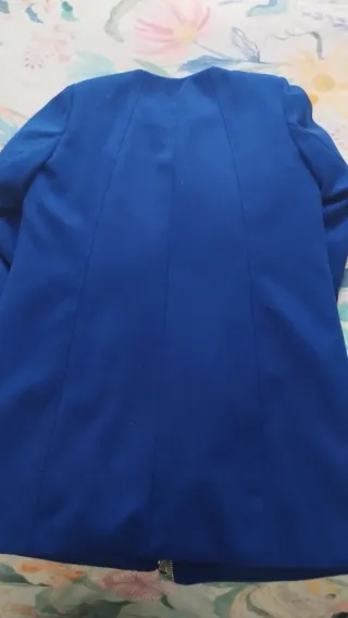 Lote 2 Cappotti, uno blu e uno rosso.