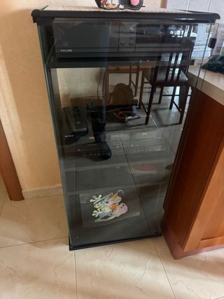 Mobile stereo vintage in vetro e plastica