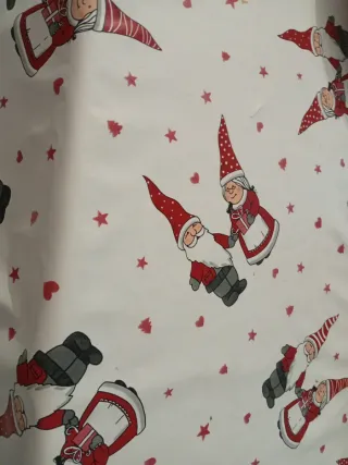 Mantel Navideño con Gnomos