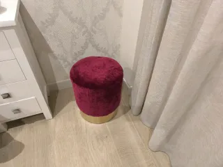 Puff terciopelo burdeos y dorado