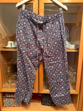 Pantalón Zara estampado flores azul y rosa