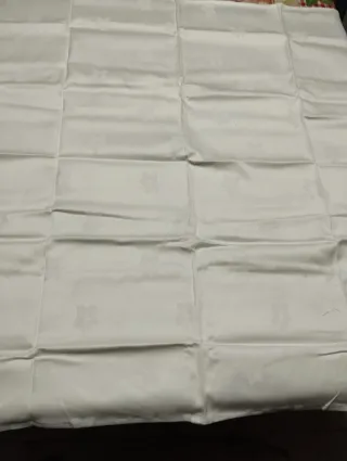 11 tovaglie  jacquard raso bianche88*88 mai usate