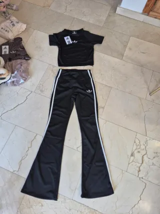 Conjunto Adidas Mujer Negro y Beige