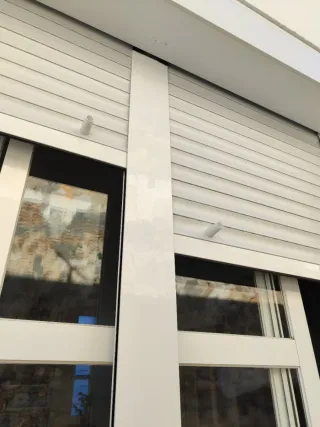 Persiana de dos hojas