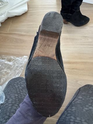 Botas altas de ante negro con tacón y plataforma