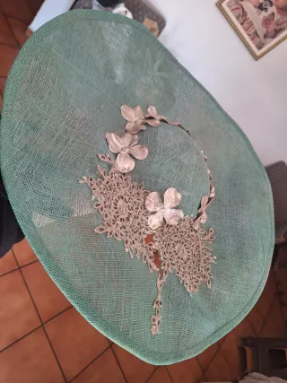 Tocado Pamela Mujer Dorado y Verde