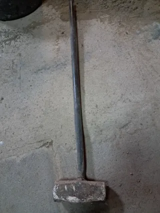 Mazo y gancho para cubos de obra