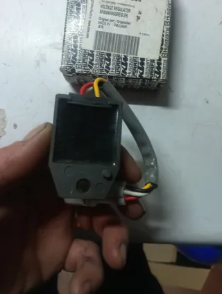 Regolatore Tensione KTM 80011034000