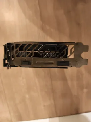 Tarjeta Gráfica AMD Radeon RX 6500 XT 4GB