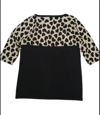 Maglietta donna beige e nera con cuori