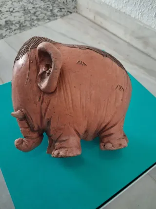 Elefante de Arcilla Antiguo