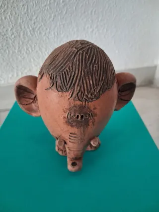 Elefante de Arcilla Antiguo