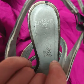 Zapatos de tacón cuero plateados