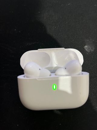 Cascos inalámbricos blancos
