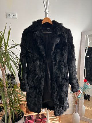 Abrigo pelo sintético negro talla XS