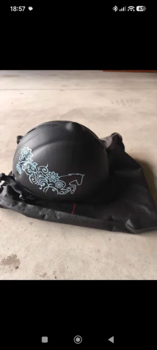 Casco equitazione nero Covalliero con cavallo