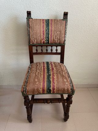 Juego de 4 sillas de madera