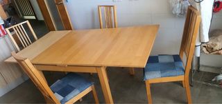 Mesa de comedor con 4 sillas
