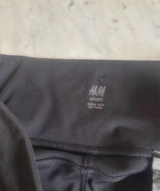 Leggings neri con zip e dettagli riflettenti