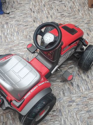 Tractor de pedales con remolque