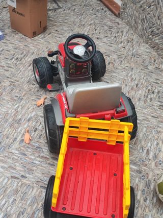 Tractor de pedales con remolque