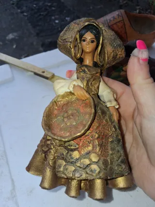 Statuina sarda in cotto