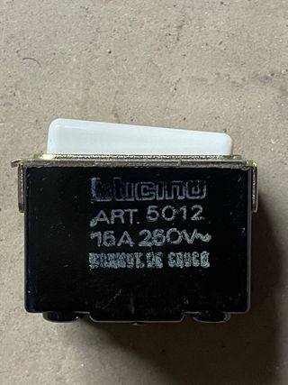 Lote 4 Conmutadores de cruce  Bticino Magic